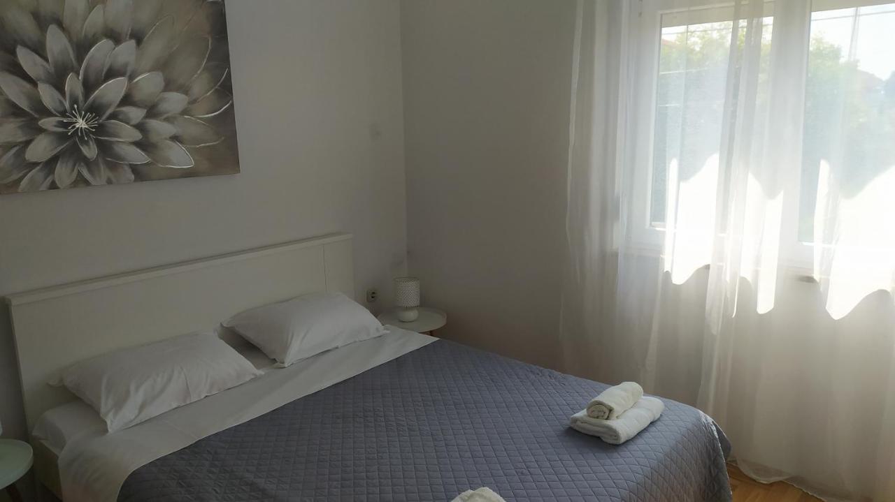 Apartman Greta Sukosan Luaran gambar