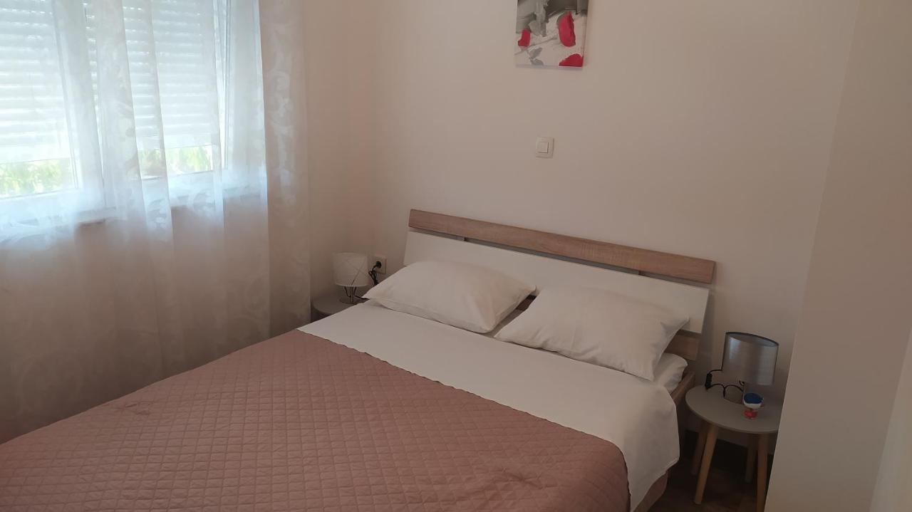 Apartman Greta Sukosan Luaran gambar